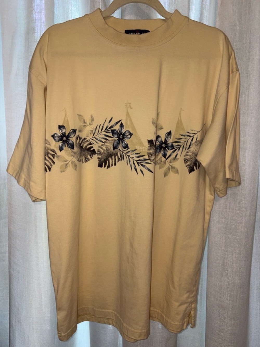 Vintage Keeler Bay Yellow Floral Sailboat Graphic T Shirt Medium